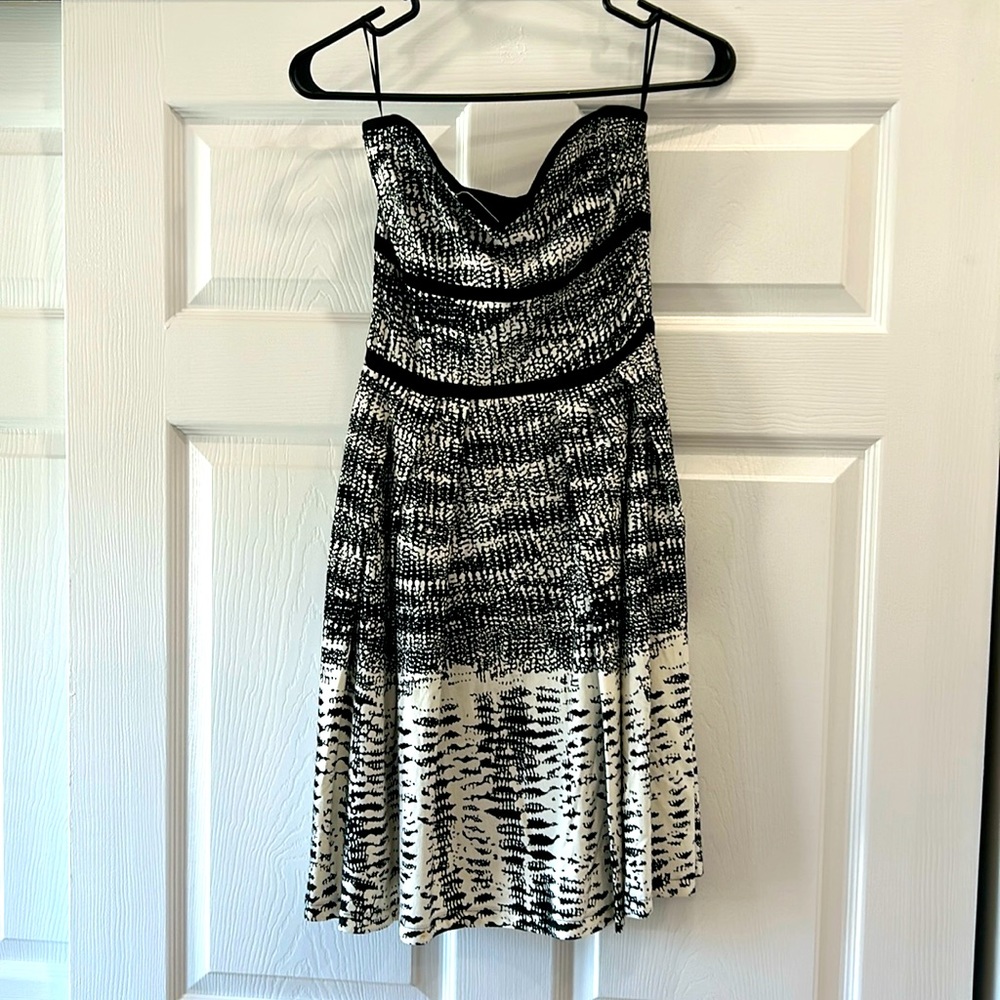 Strapless sweatheart neckline dress